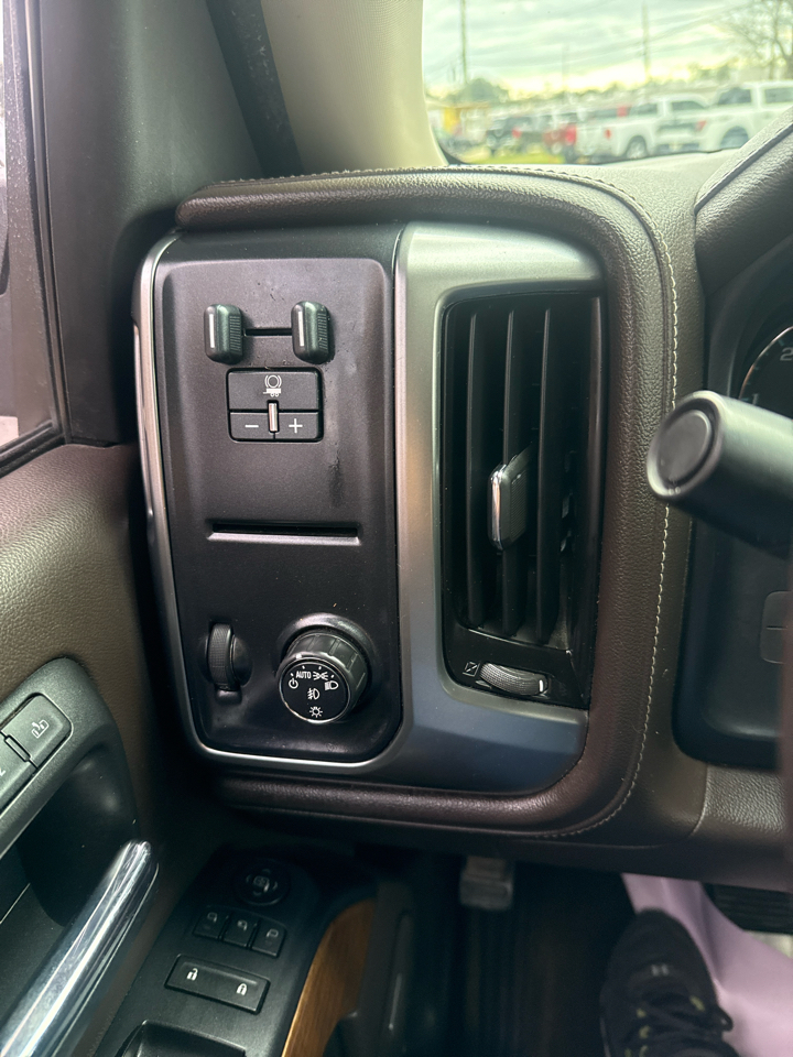 Chevrolet Silverado 1500 2WD Crew Cab 143.5" LTZ w/1LZ 2015