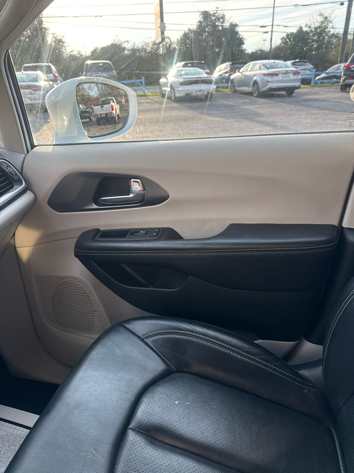 Chrysler Pacifica Touring L FWD 2022