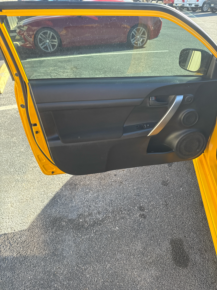 Scion tC 2dr HB Man (Natl) 2012