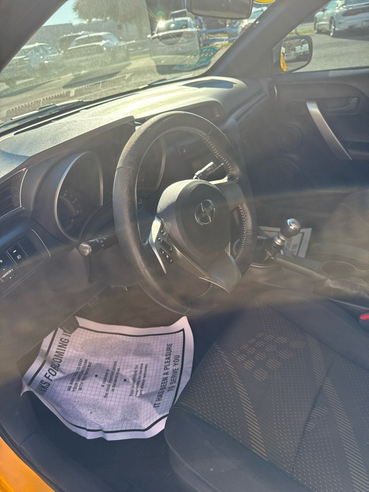 Scion tC 2dr HB Man (Natl) 2012