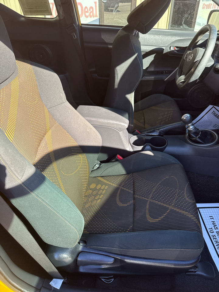 Scion tC 2dr HB Man (Natl) 2012