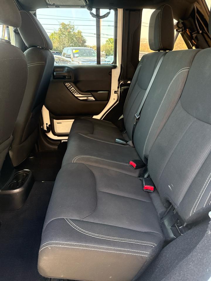 Jeep Wrangler Unlimited 4WD 4dr Sahara 2015