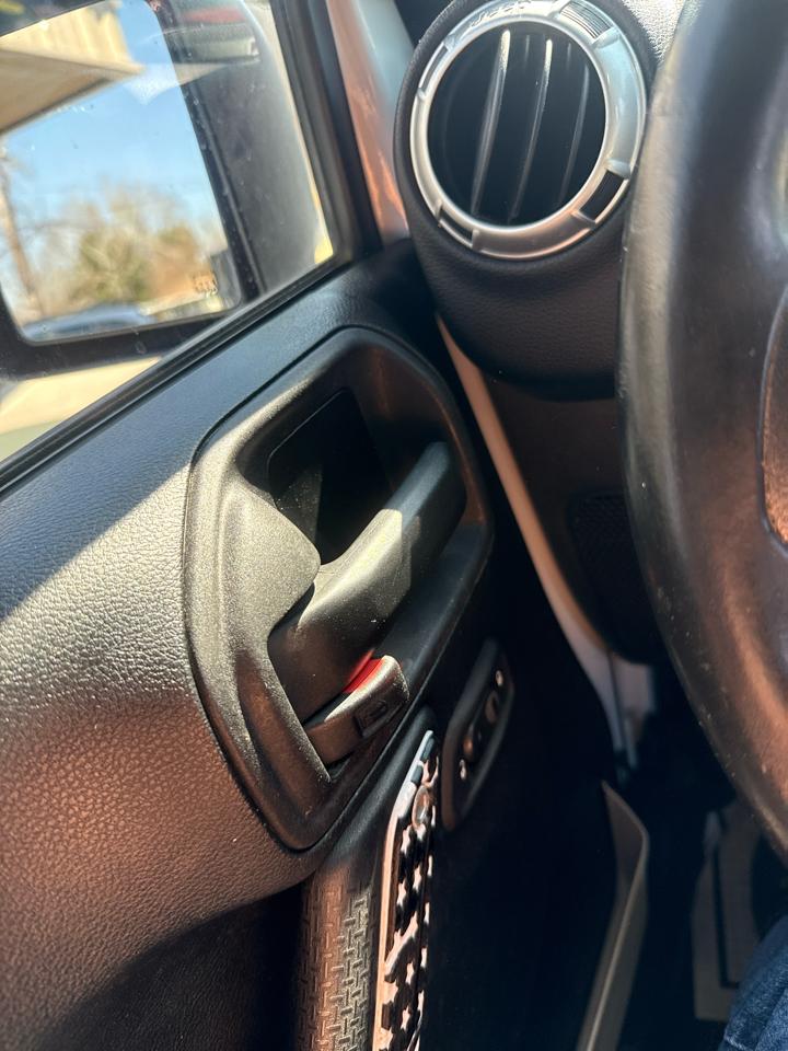 Jeep Wrangler Unlimited 4WD 4dr Sahara 2015