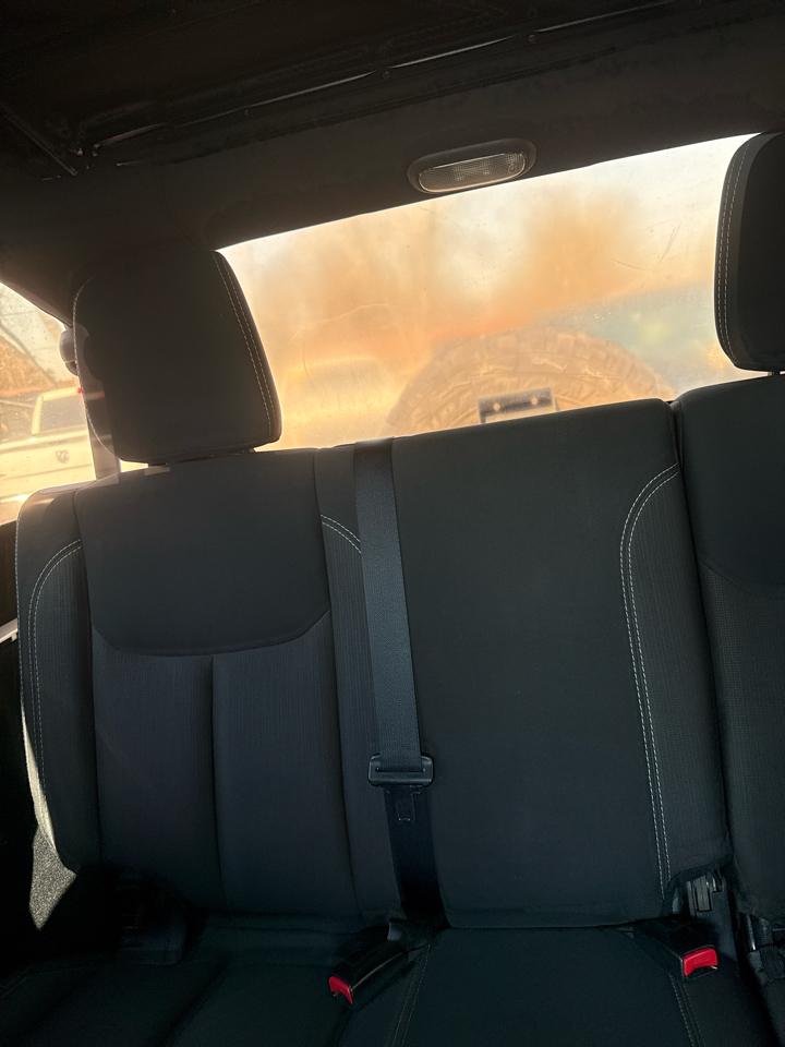 Jeep Wrangler Unlimited 4WD 4dr Sahara 2015