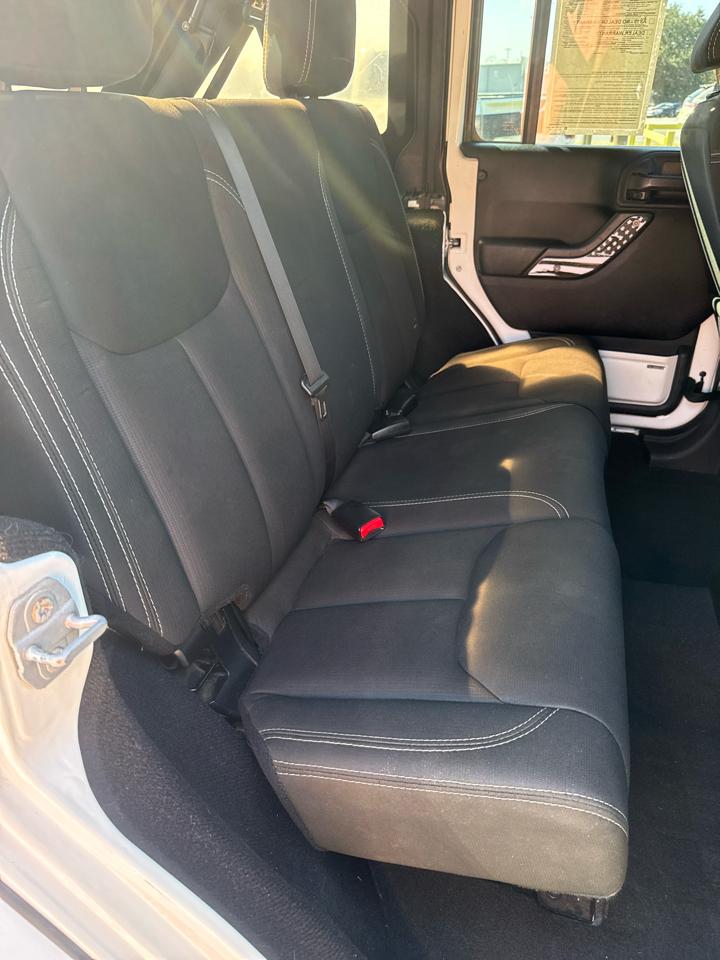 Jeep Wrangler Unlimited 4WD 4dr Sahara 2015