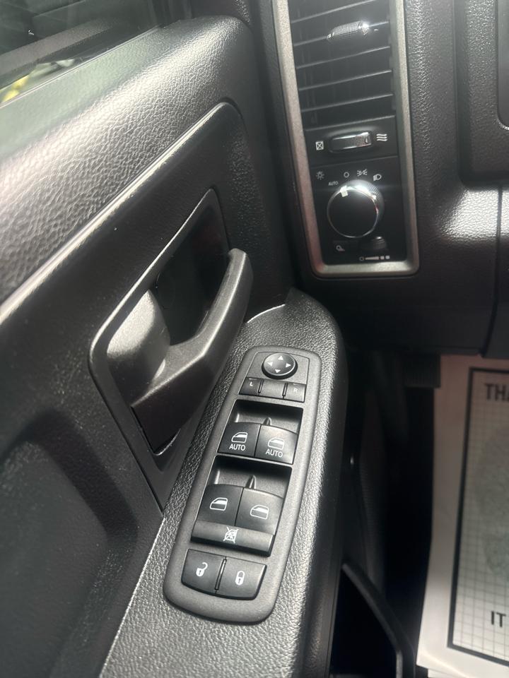 RAM 1500 Classic Tradesman 4x4 Quad Cab 6'4" Box 2021