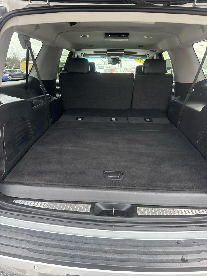 Chevrolet Suburban 2WD 4dr 1500 LT 2019