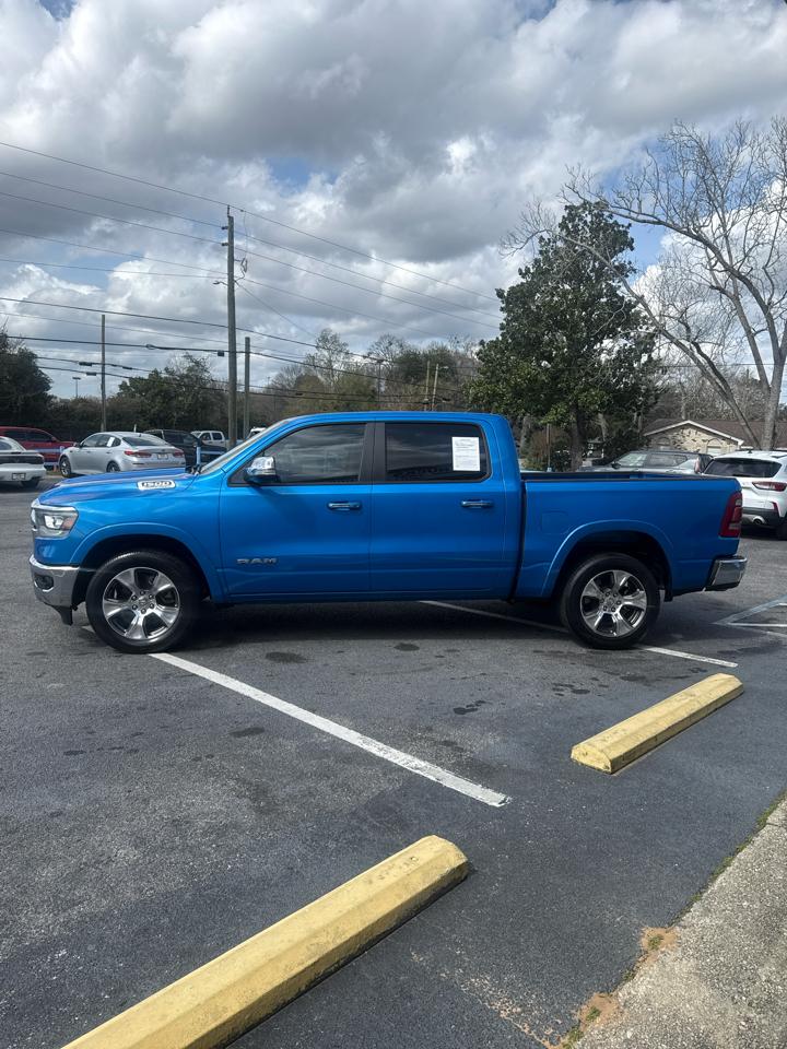 RAM 1500 Laramie 4x2 Crew Cab 5'7" Box 2021