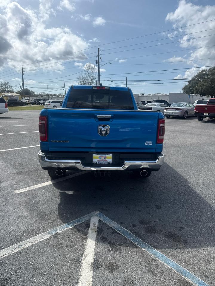 RAM 1500 Laramie 4x2 Crew Cab 5'7" Box 2021