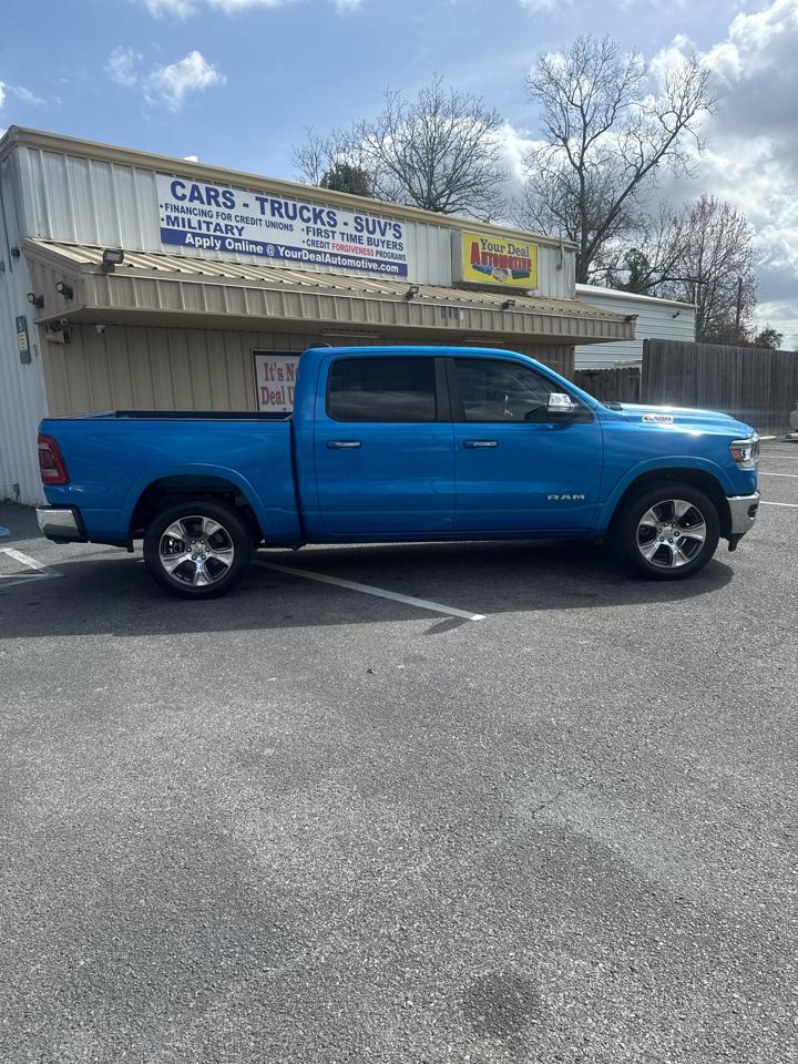 RAM 1500 Laramie 4x2 Crew Cab 5'7" Box 2021