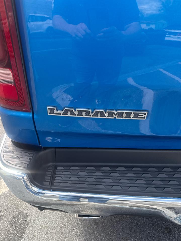 RAM 1500 Laramie 4x2 Crew Cab 5'7" Box 2021