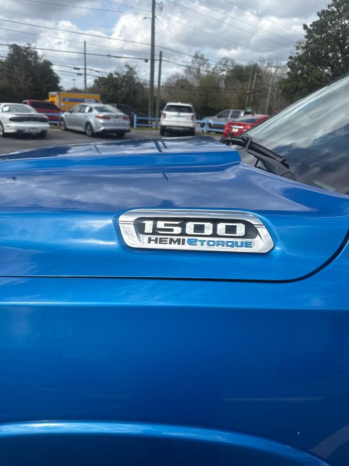 RAM 1500 Laramie 4x2 Crew Cab 5'7" Box 2021