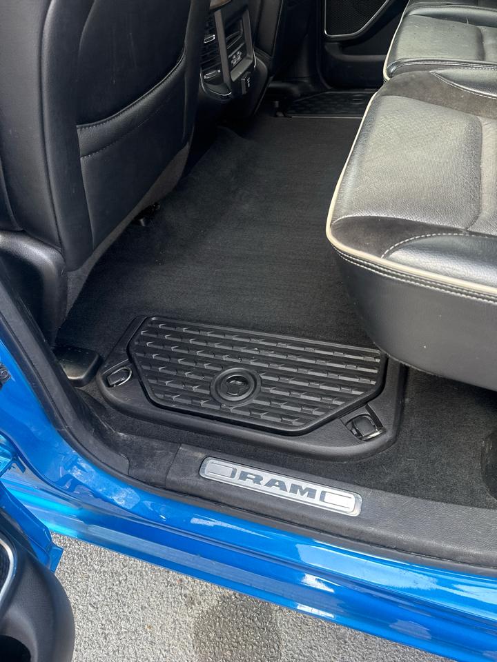 RAM 1500 Laramie 4x2 Crew Cab 5'7" Box 2021