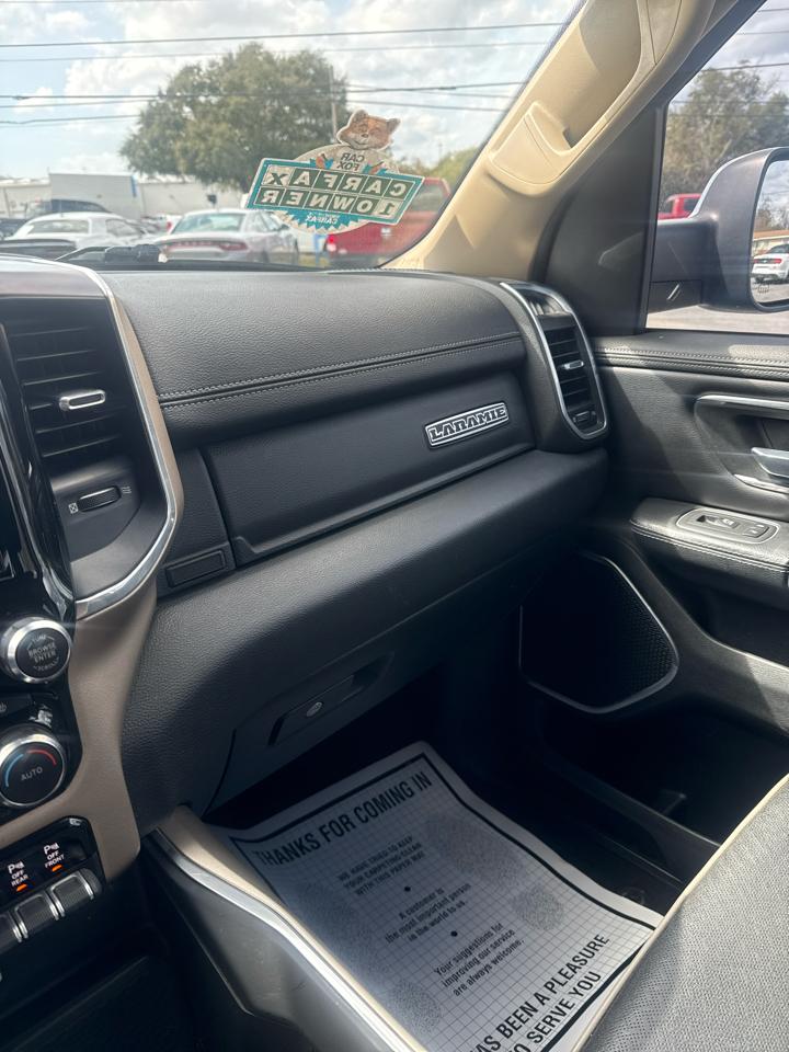 RAM 1500 Laramie 4x2 Crew Cab 5'7" Box 2021