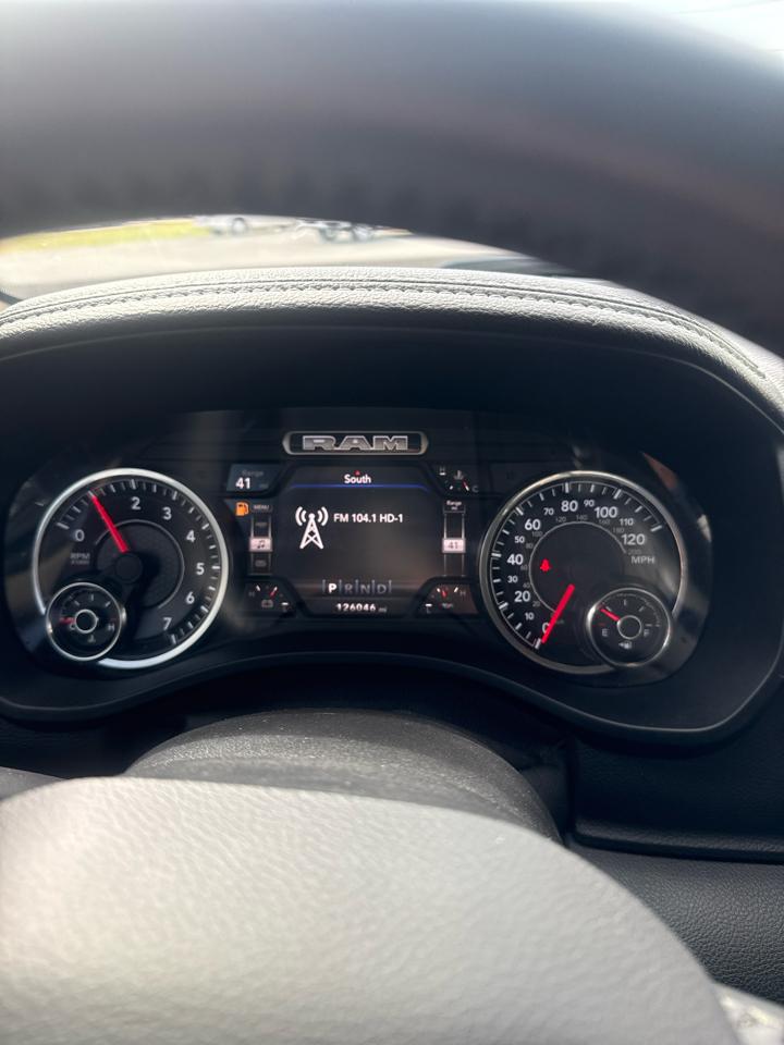 RAM 1500 Laramie 4x2 Crew Cab 5'7" Box 2021