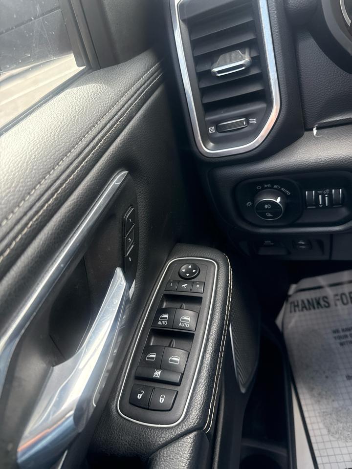 RAM 1500 Laramie 4x2 Crew Cab 5'7" Box 2021