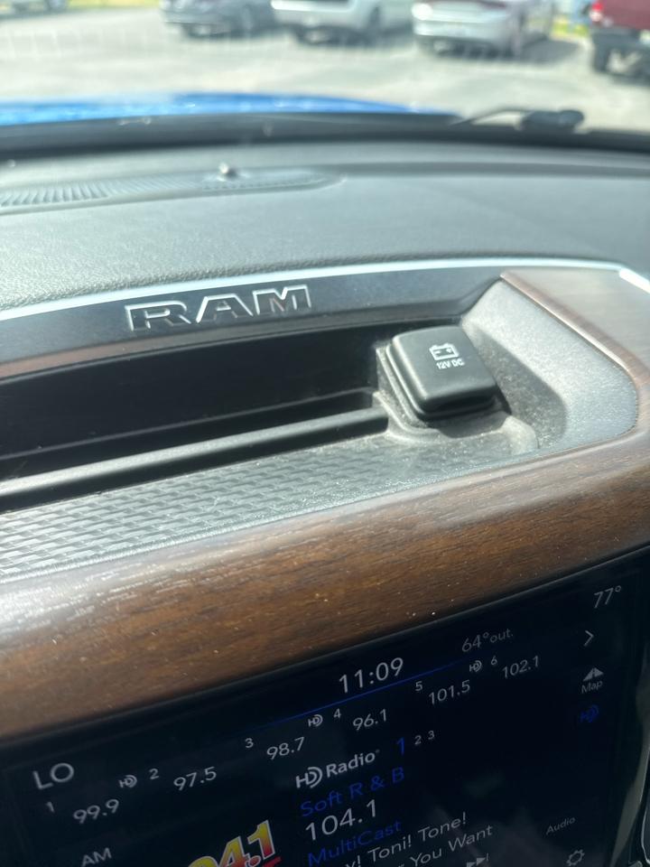 RAM 1500 Laramie 4x2 Crew Cab 5'7" Box 2021