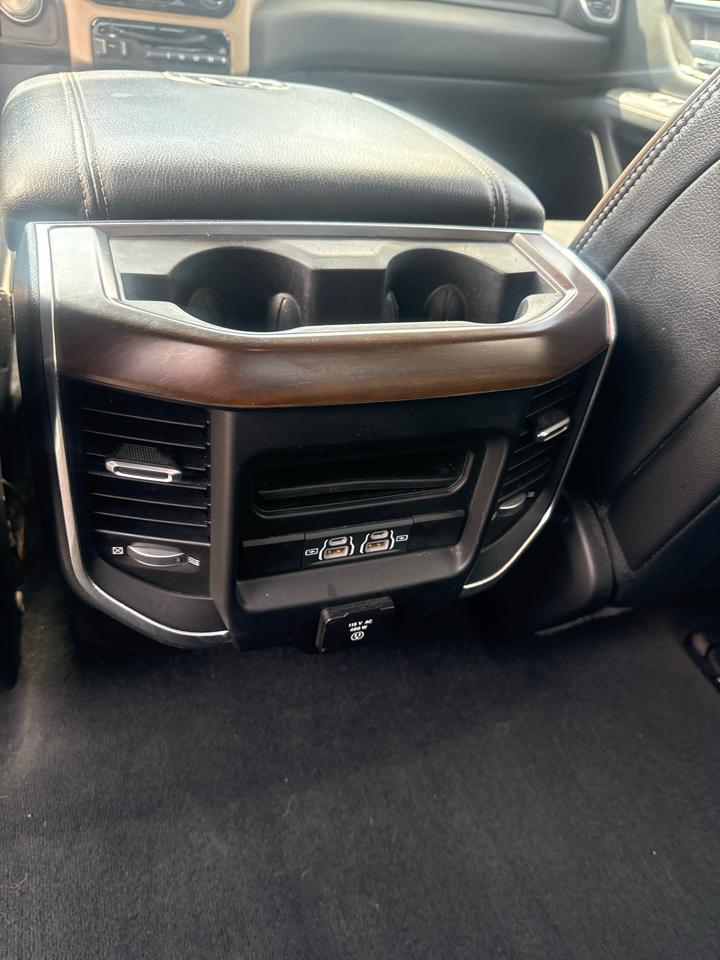 RAM 1500 Laramie 4x2 Crew Cab 5'7" Box 2021