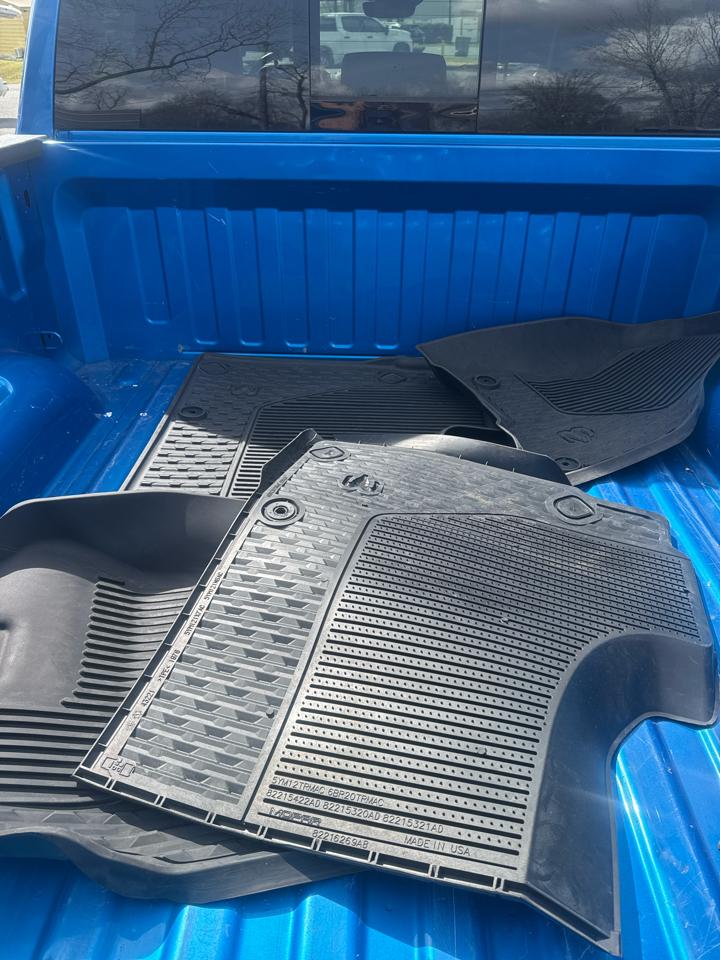 RAM 1500 Laramie 4x2 Crew Cab 5'7" Box 2021