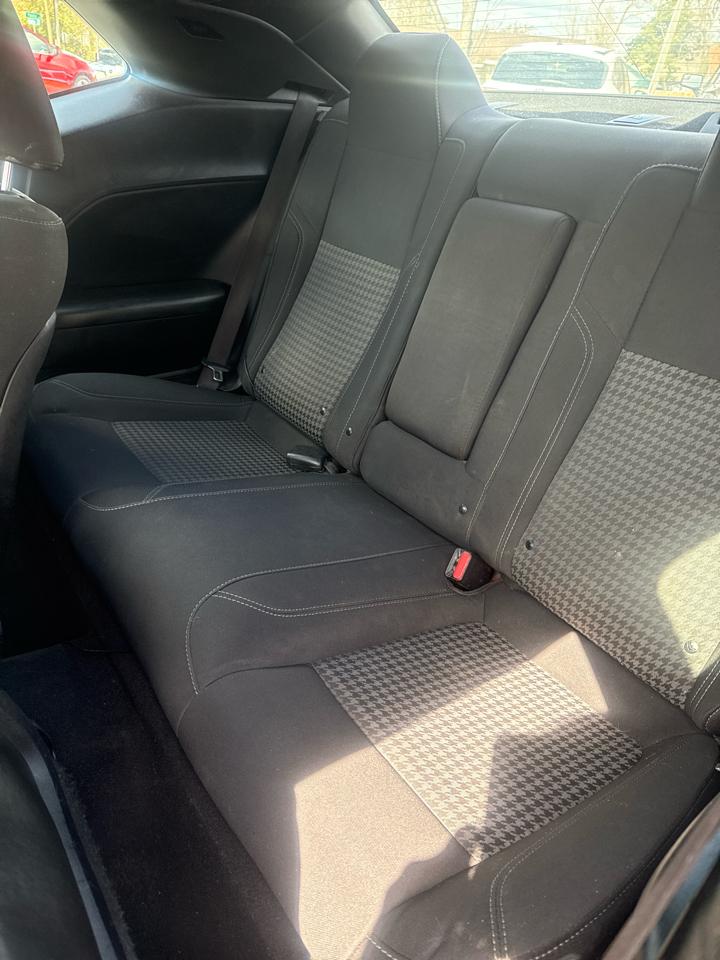 Dodge Challenger SXT RWD 2019