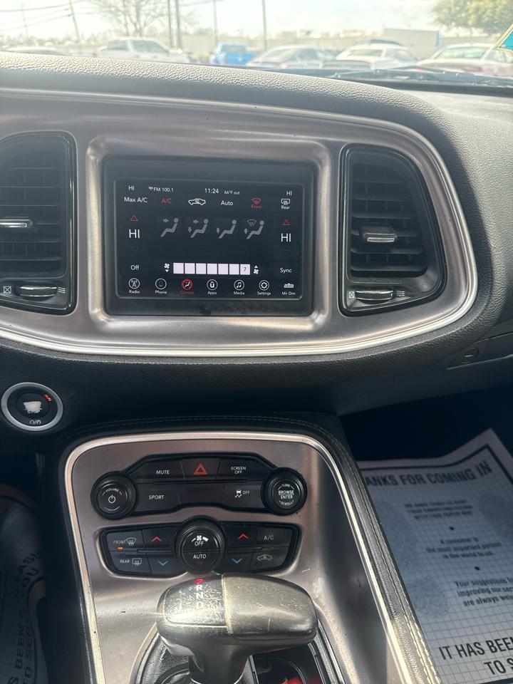 Dodge Challenger SXT RWD 2019