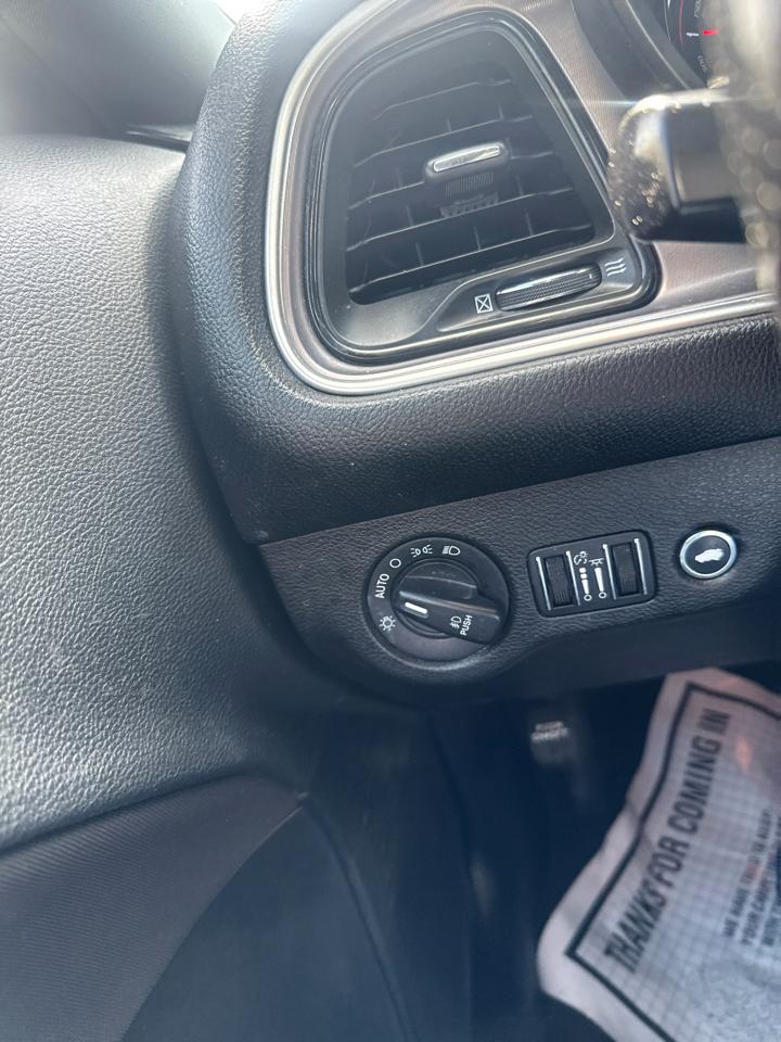 Dodge Challenger SXT RWD 2019