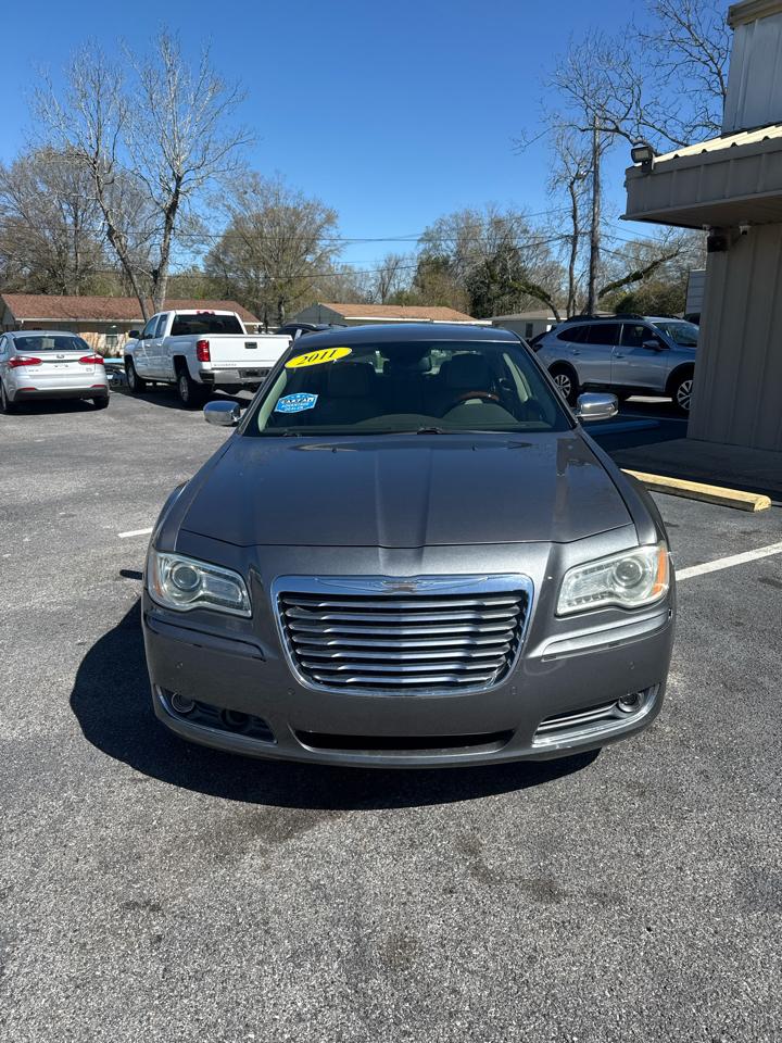 Chrysler 300 4dr Sdn 300C RWD 2011