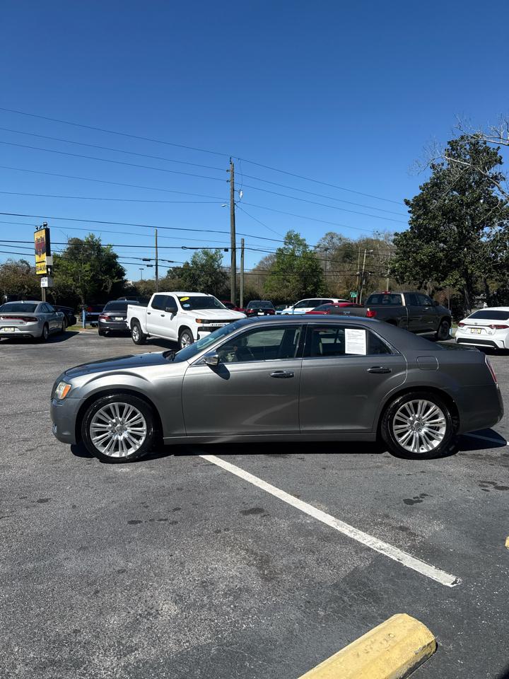 Chrysler 300 4dr Sdn 300C RWD 2011