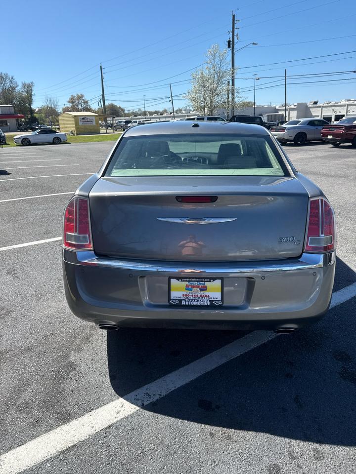 Chrysler 300 4dr Sdn 300C RWD 2011