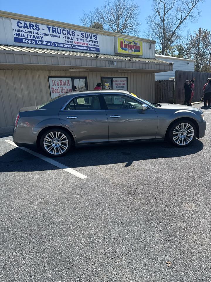 Chrysler 300 4dr Sdn 300C RWD 2011