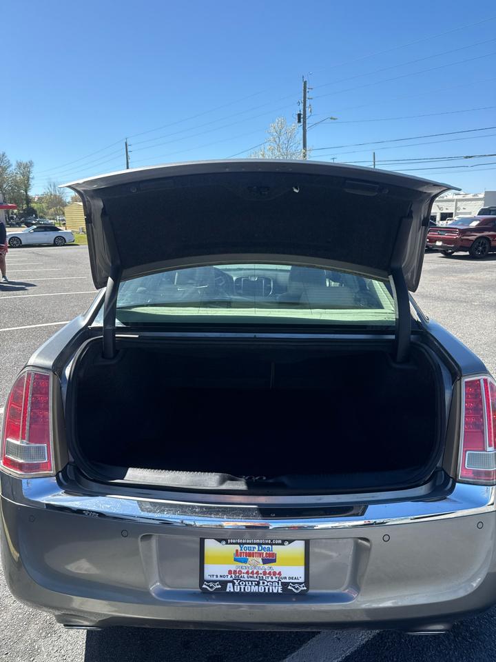 Chrysler 300 4dr Sdn 300C RWD 2011