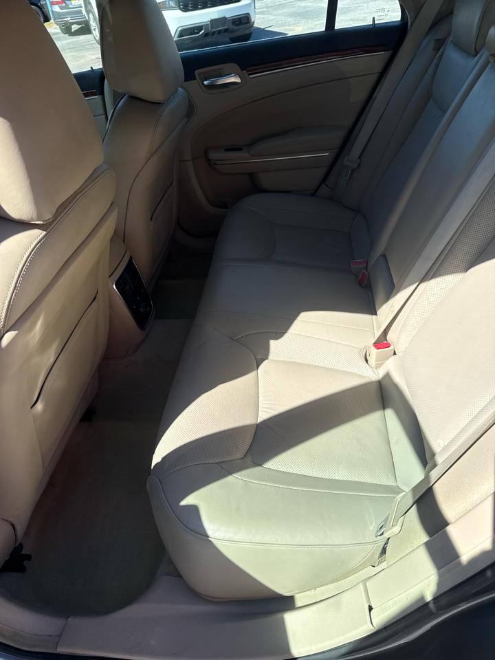 Chrysler 300 4dr Sdn 300C RWD 2011