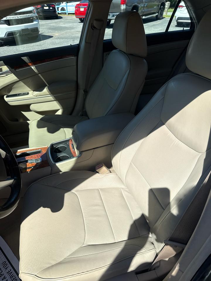 Chrysler 300 4dr Sdn 300C RWD 2011