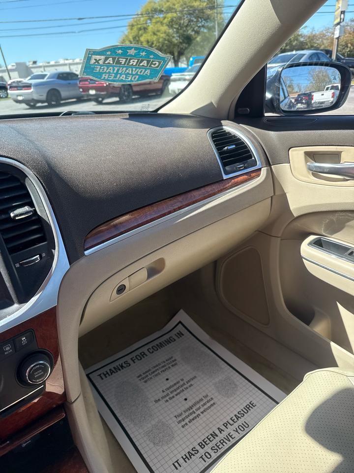 Chrysler 300 4dr Sdn 300C RWD 2011