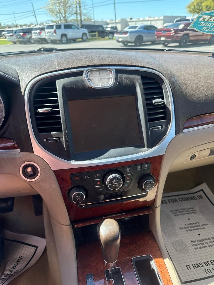 Chrysler 300 4dr Sdn 300C RWD 2011