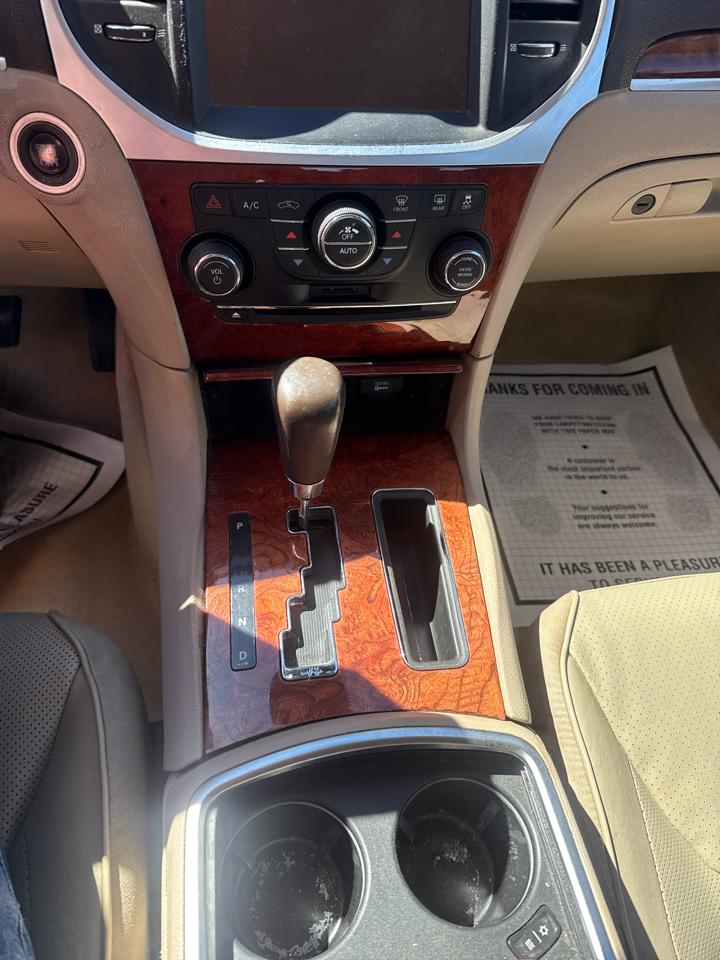 Chrysler 300 4dr Sdn 300C RWD 2011