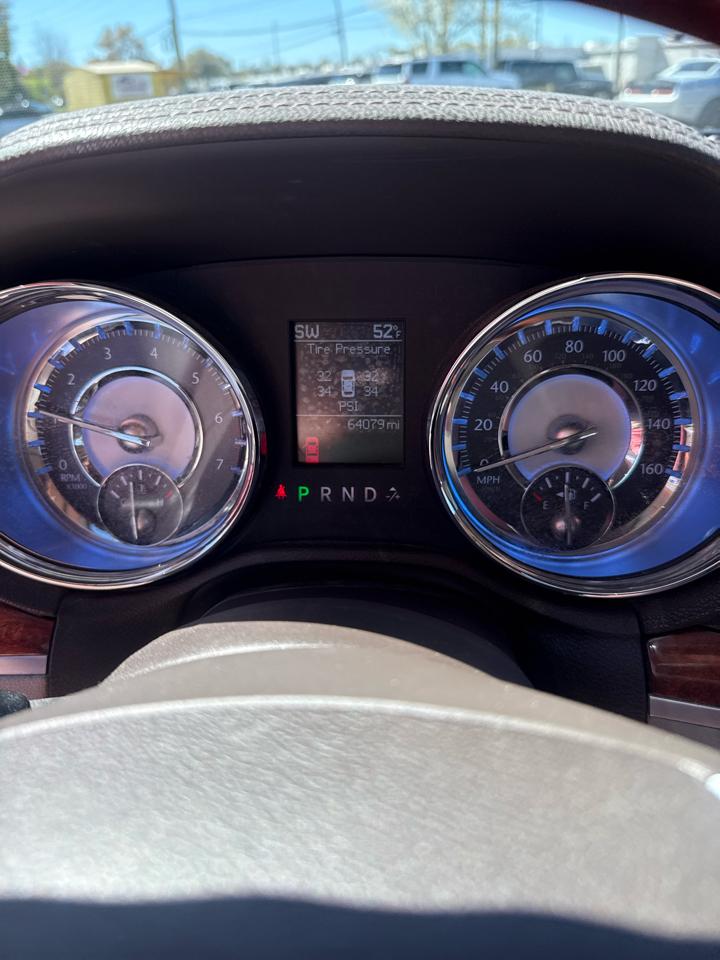 Chrysler 300 4dr Sdn 300C RWD 2011