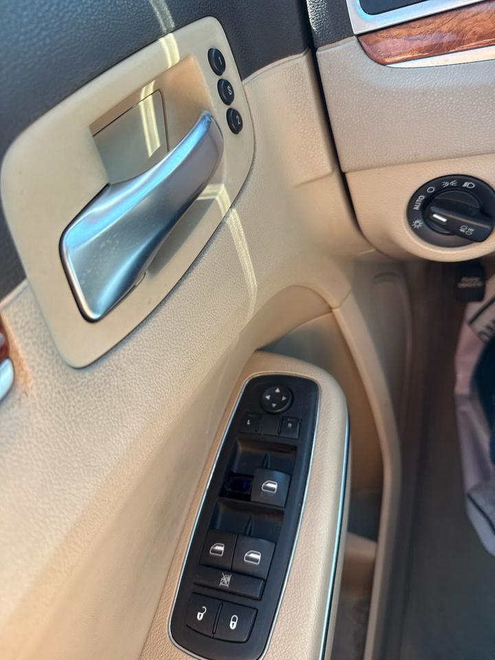 Chrysler 300 4dr Sdn 300C RWD 2011