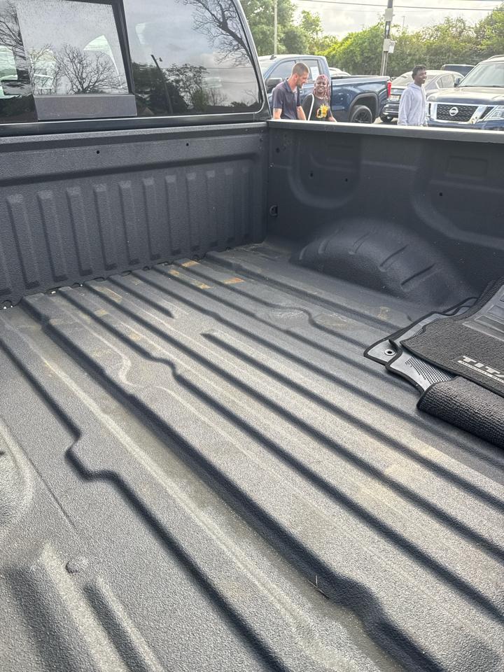 Nissan Titan 4x2 Crew Cab SV 2017