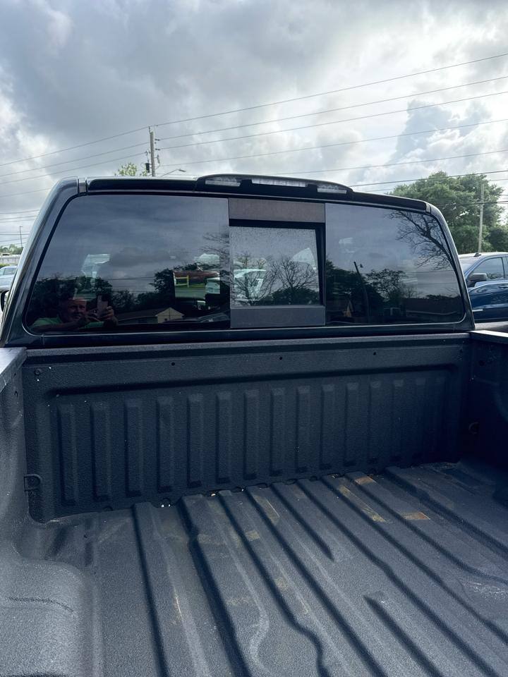 Nissan Titan 4x2 Crew Cab SV 2017