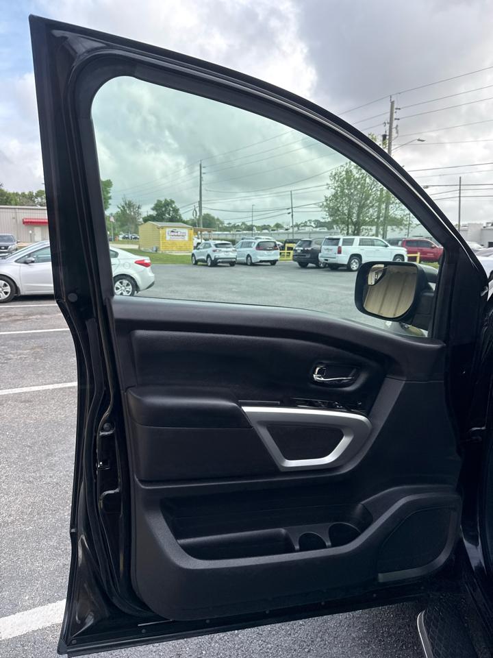 Nissan Titan 4x2 Crew Cab SV 2017