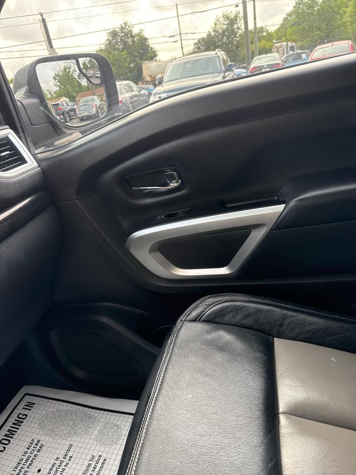 Nissan Titan 4x2 Crew Cab SV 2017