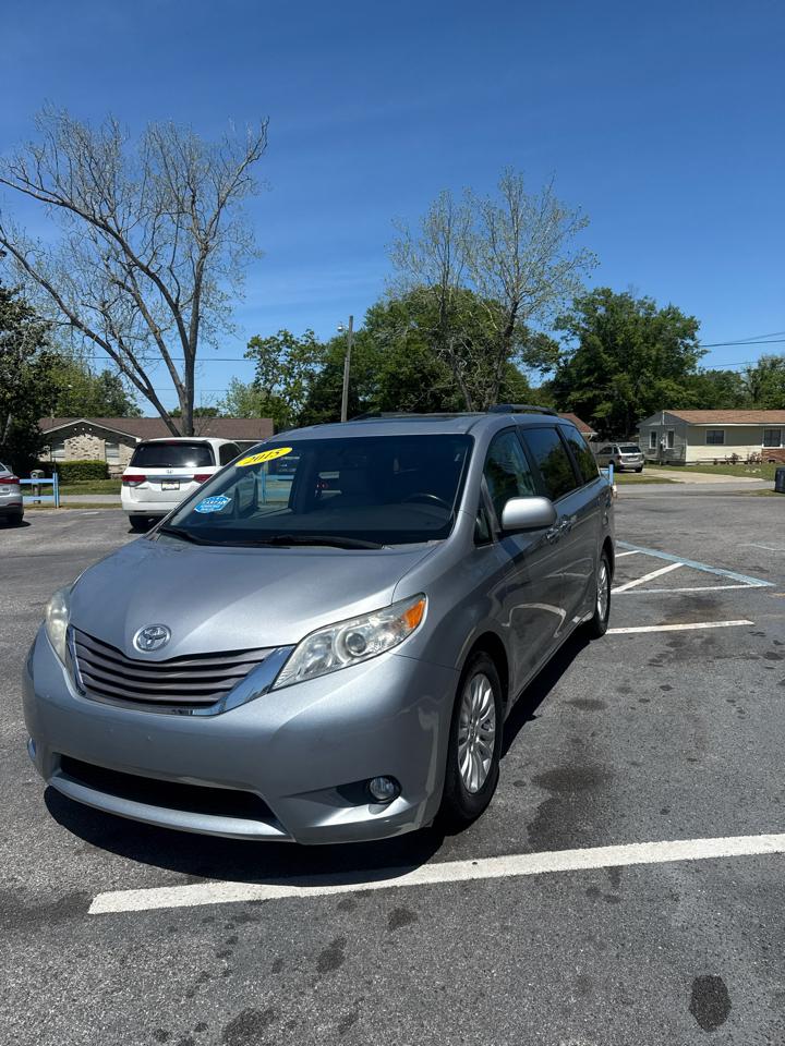 Toyota Sienna 5dr 8-Pass Van XLE Premium FWD (Natl) 2015