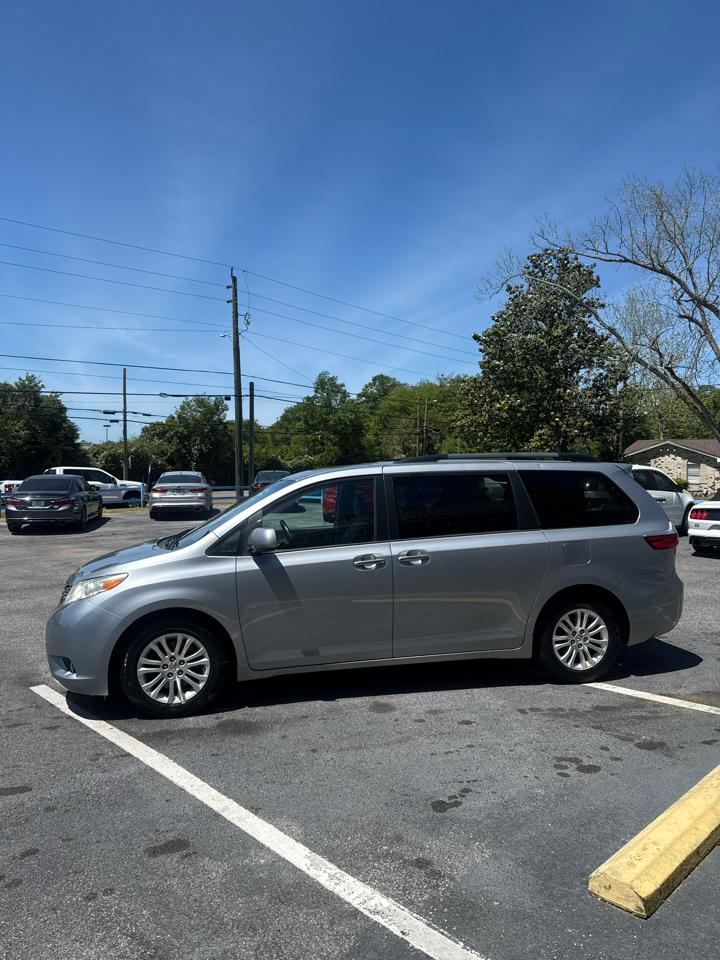 Toyota Sienna 5dr 8-Pass Van XLE Premium FWD (Natl) 2015