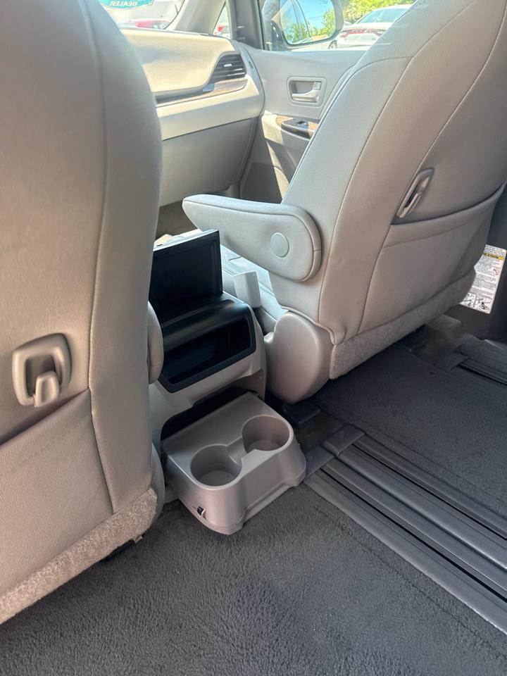 Toyota Sienna 5dr 8-Pass Van XLE Premium FWD (Natl) 2015