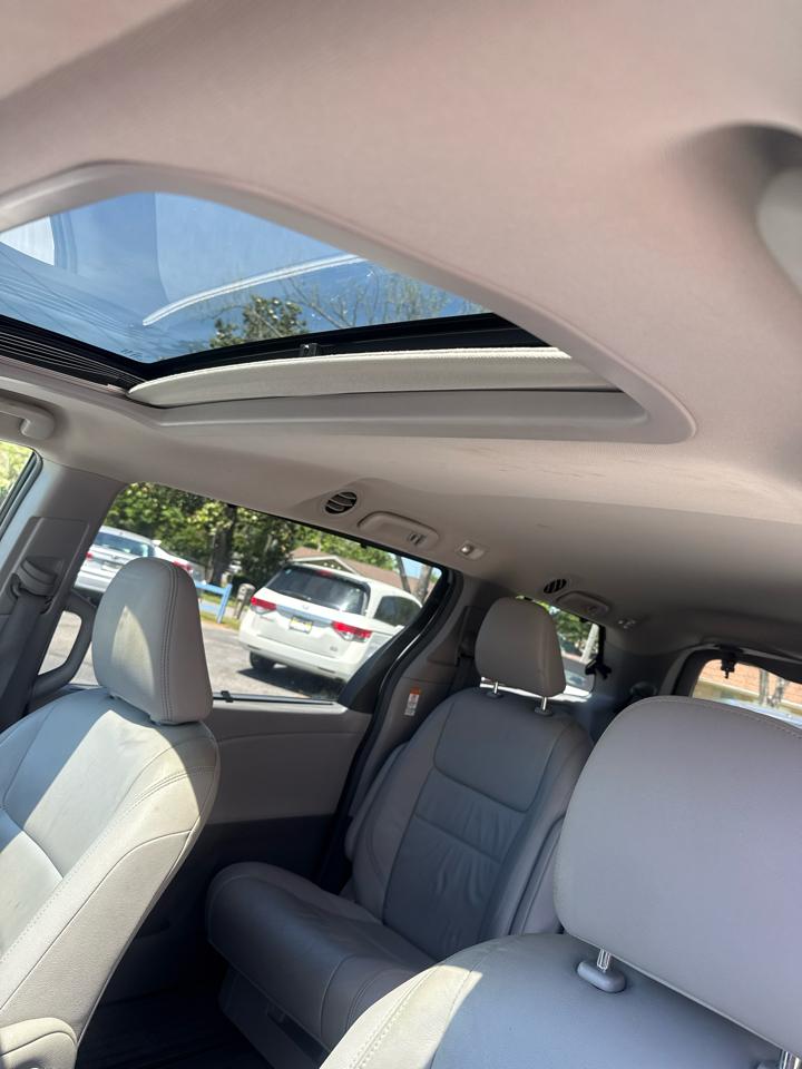 Toyota Sienna 5dr 8-Pass Van XLE Premium FWD (Natl) 2015