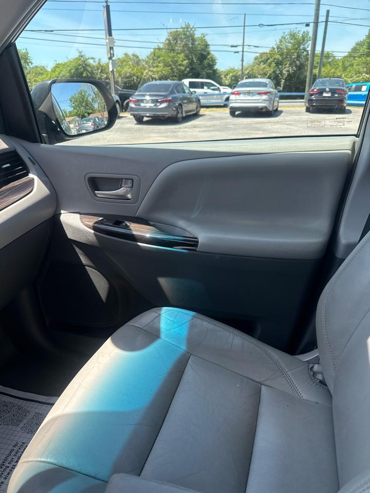 Toyota Sienna 5dr 8-Pass Van XLE Premium FWD (Natl) 2015