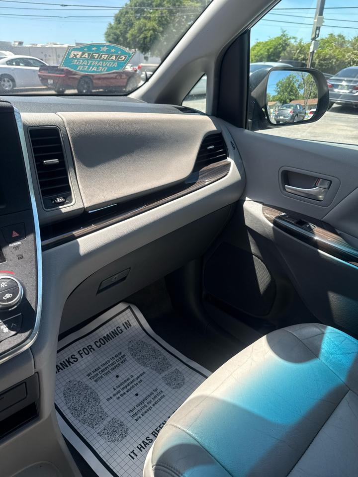 Toyota Sienna 5dr 8-Pass Van XLE Premium FWD (Natl) 2015