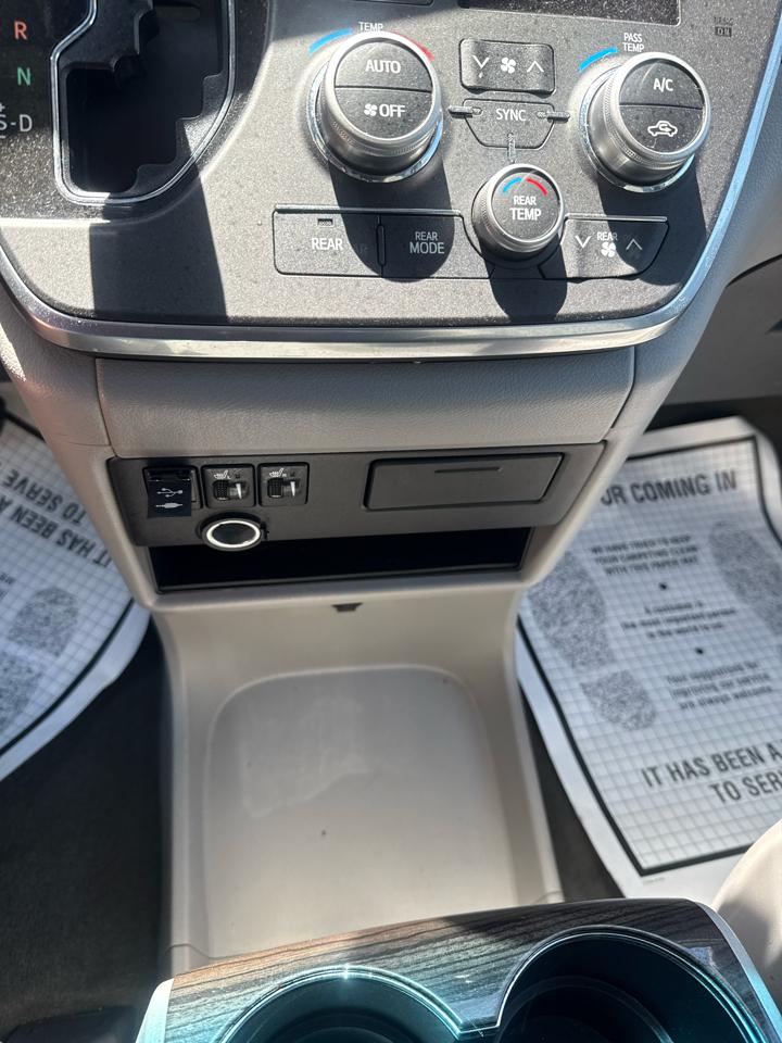 Toyota Sienna 5dr 8-Pass Van XLE Premium FWD (Natl) 2015