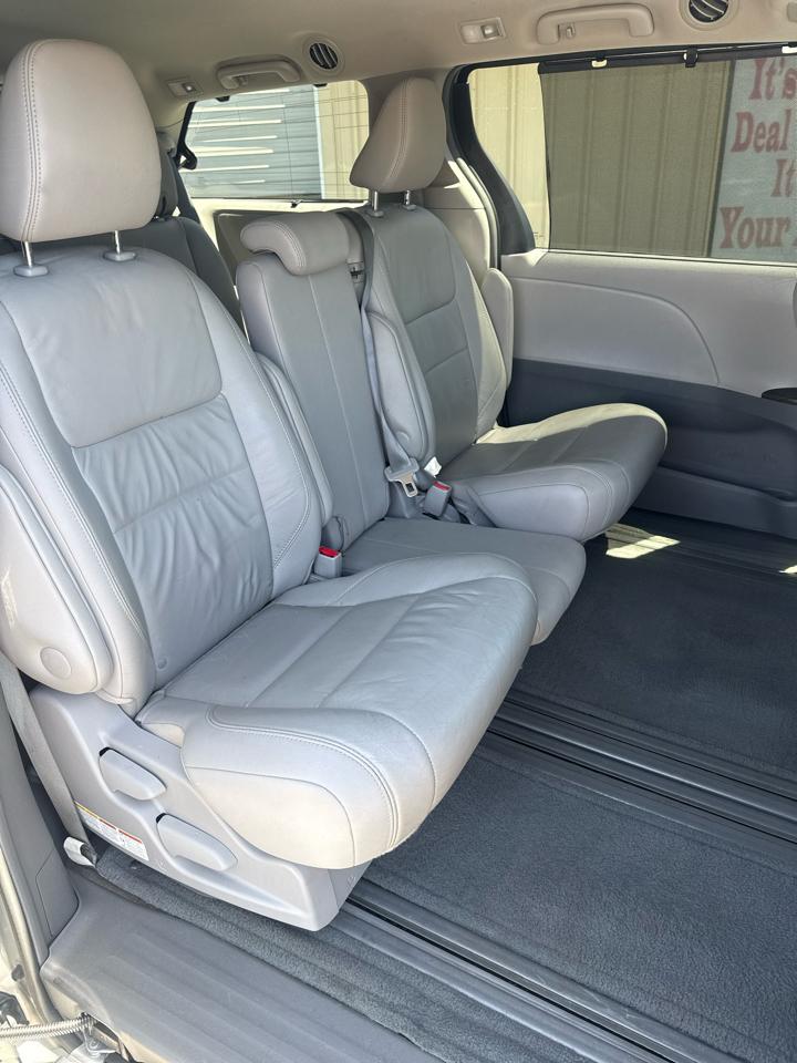 Toyota Sienna 5dr 8-Pass Van XLE Premium FWD (Natl) 2015